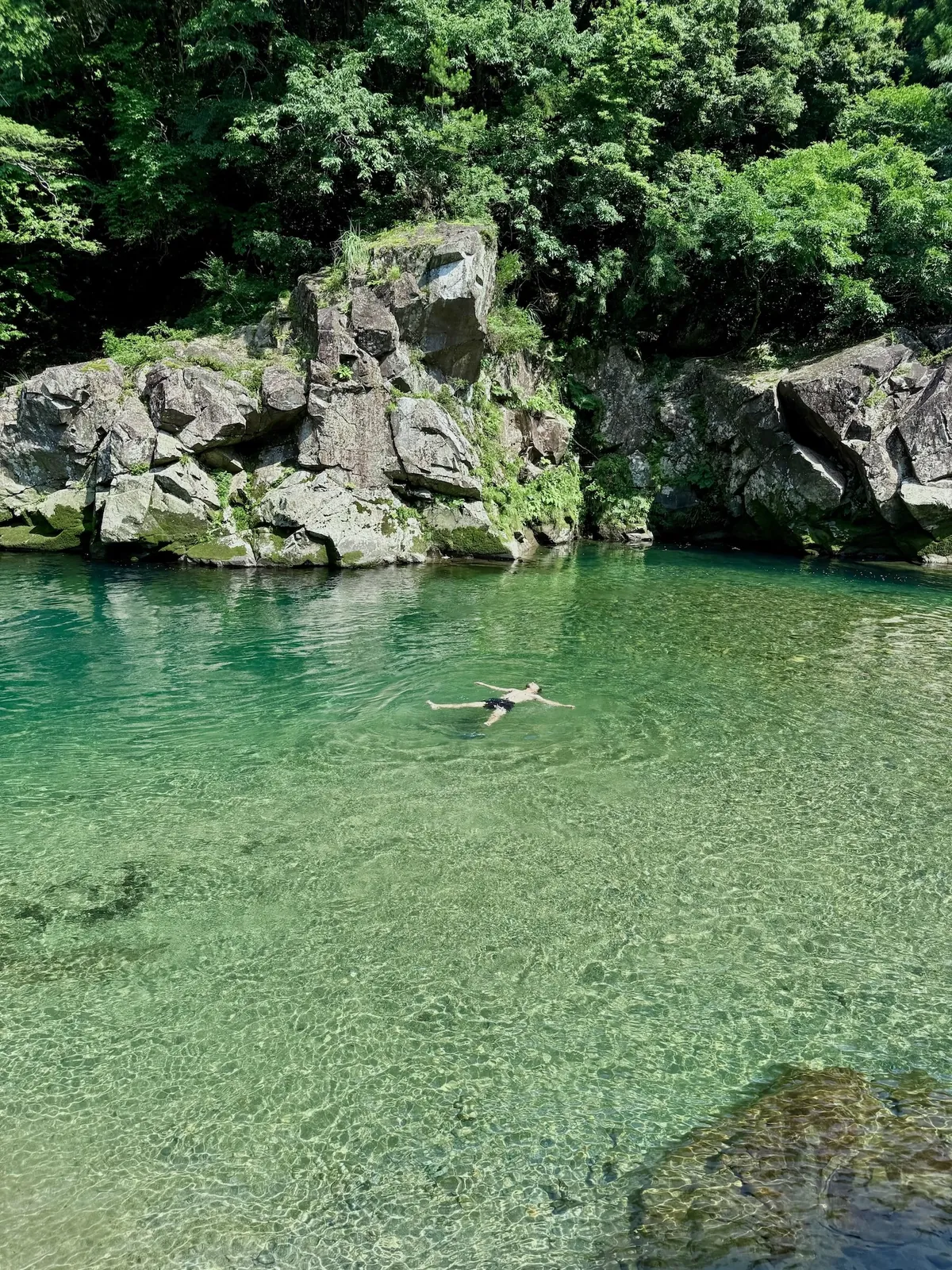 ITADORI SAUNA FES — riverside scene